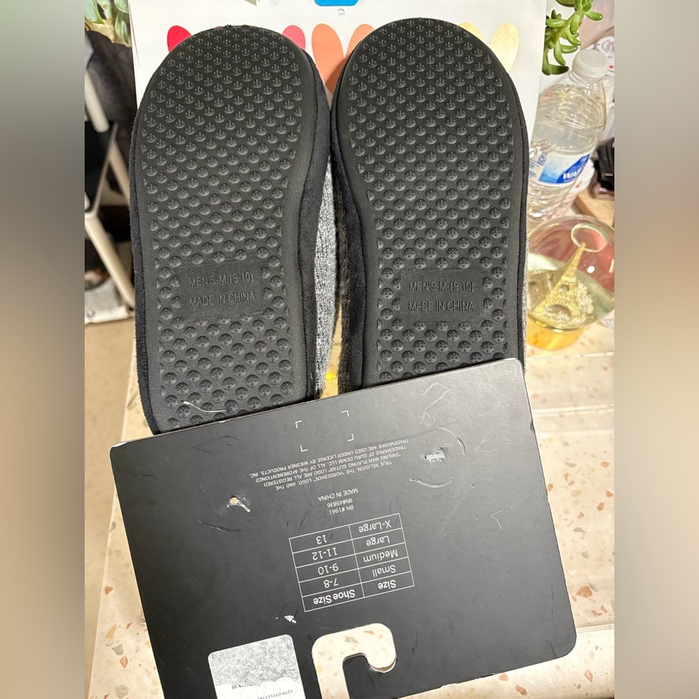 NEW True Religion Mens Slippers, Medium 9/10 Gray w/Black Logo - Picture 8 of 14